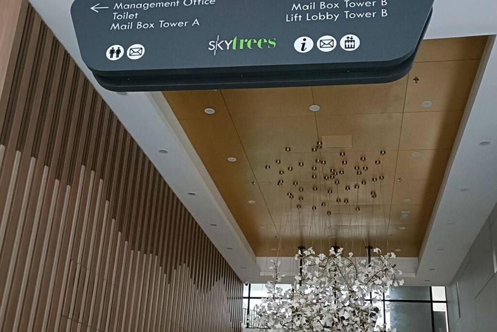 Cozy Sky Trees With Balcony, Smart Tv , Aeon & Pool Apartment *