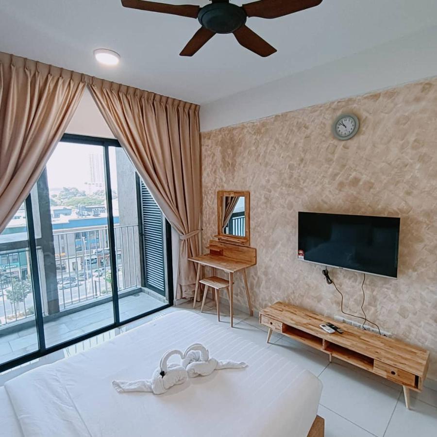 Apartment Cozy Sky Trees With Balcony, Smart Tv , Aeon & Pool *